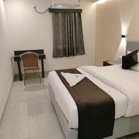 Hotel Paramount Visakhapatnam Esterno foto